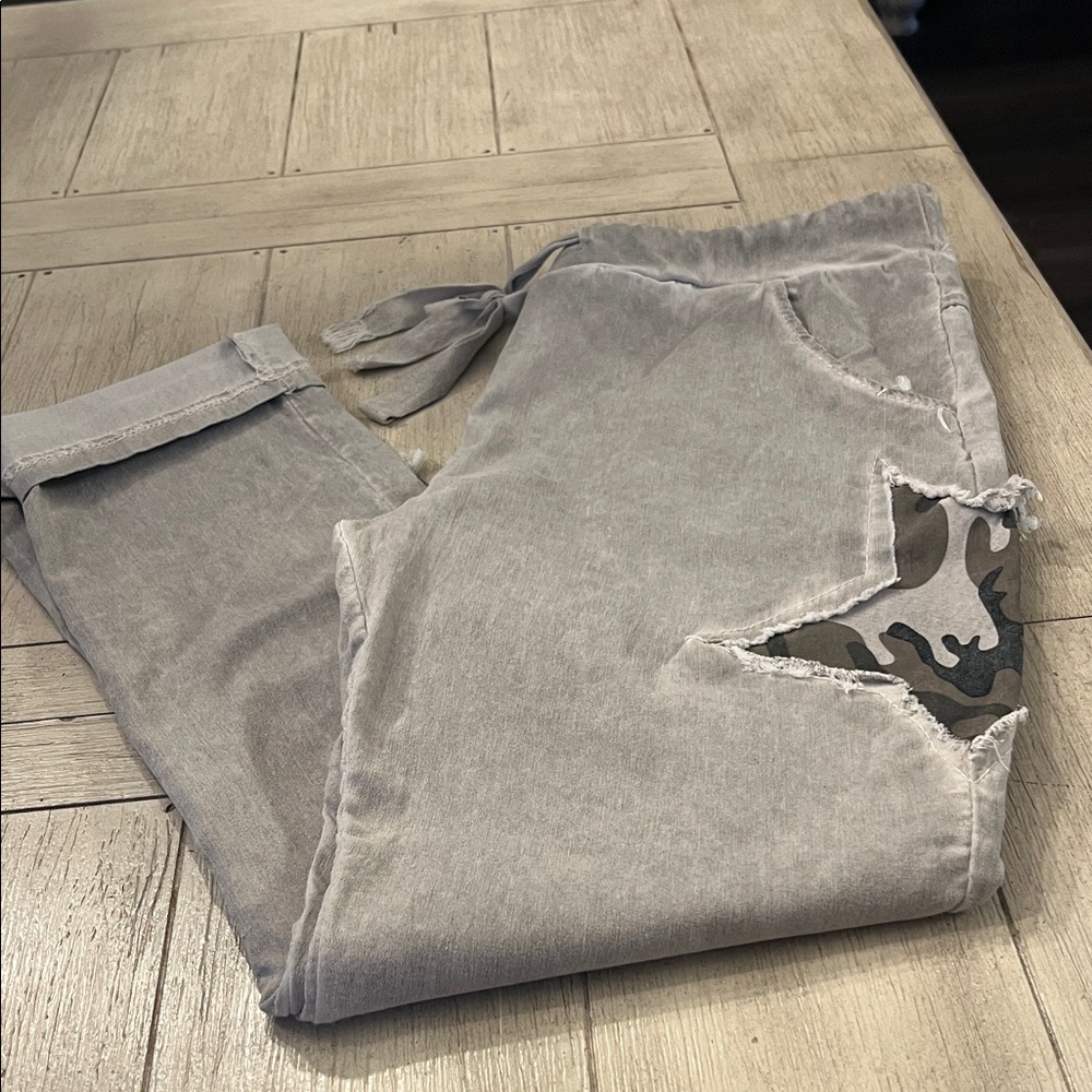 Tina Stephens Women's Skinny Distressed Jeans with Camo Patch - Light Gray